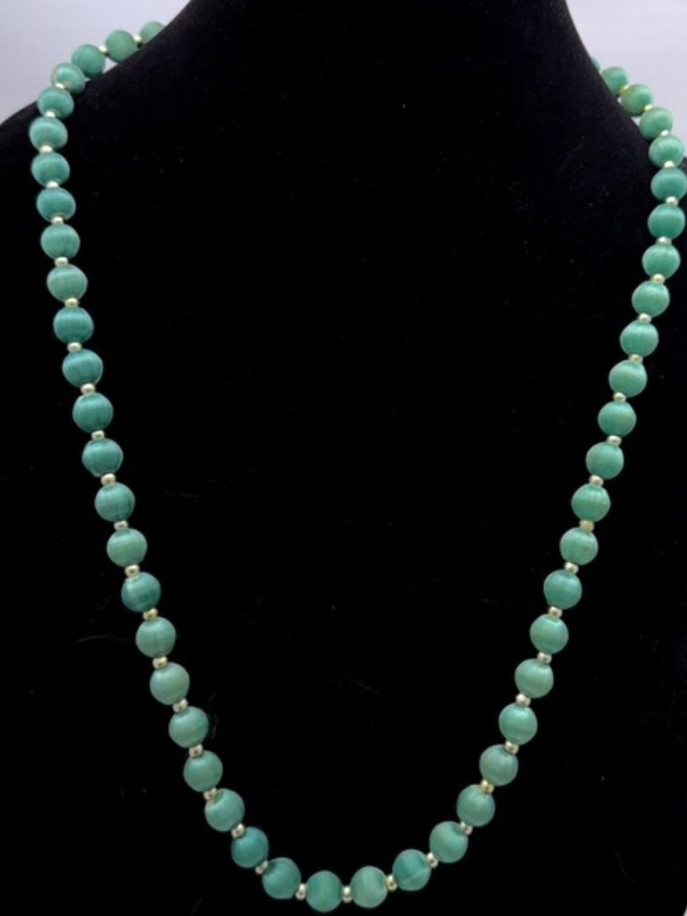 Vintage Style Green Silk Wrapped Thread Bead Necklace Gold Tone‎ Spacers 30 Inch